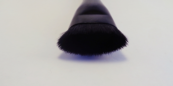 MUA F9 Flat Top Buffer Brush (a.k.a. Πινέλο για κοψίματα!)