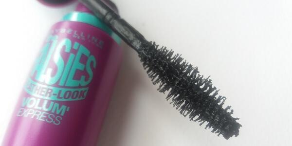 Maybelline The Falsies Feather-Look Volum' Express Mascara