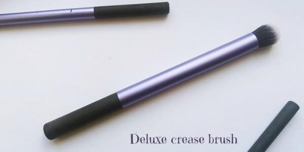 Deluxe crease brush real techniques