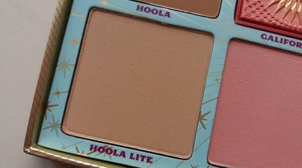 Cheek Parade. Hoola lite bronzer swatch